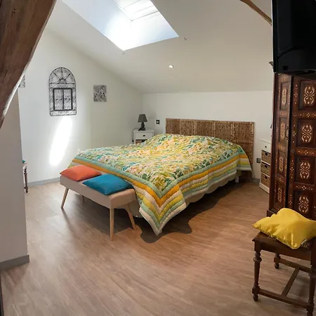 Gasthuis Les Cedres De Nauton 3*