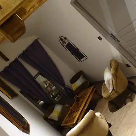 Gasthuis Les Cedres De Nauton 3*